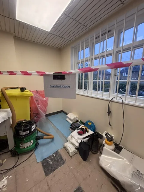 Asbestos floor tile and bitumen removal in Archway